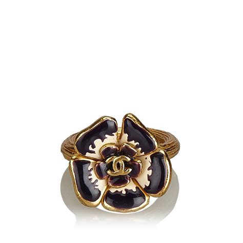 bague camélia chanel noire